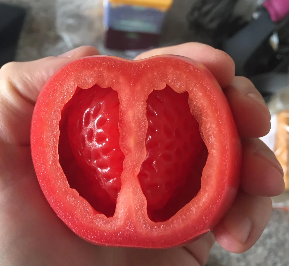 The inside of this tomato looks like a strawberry